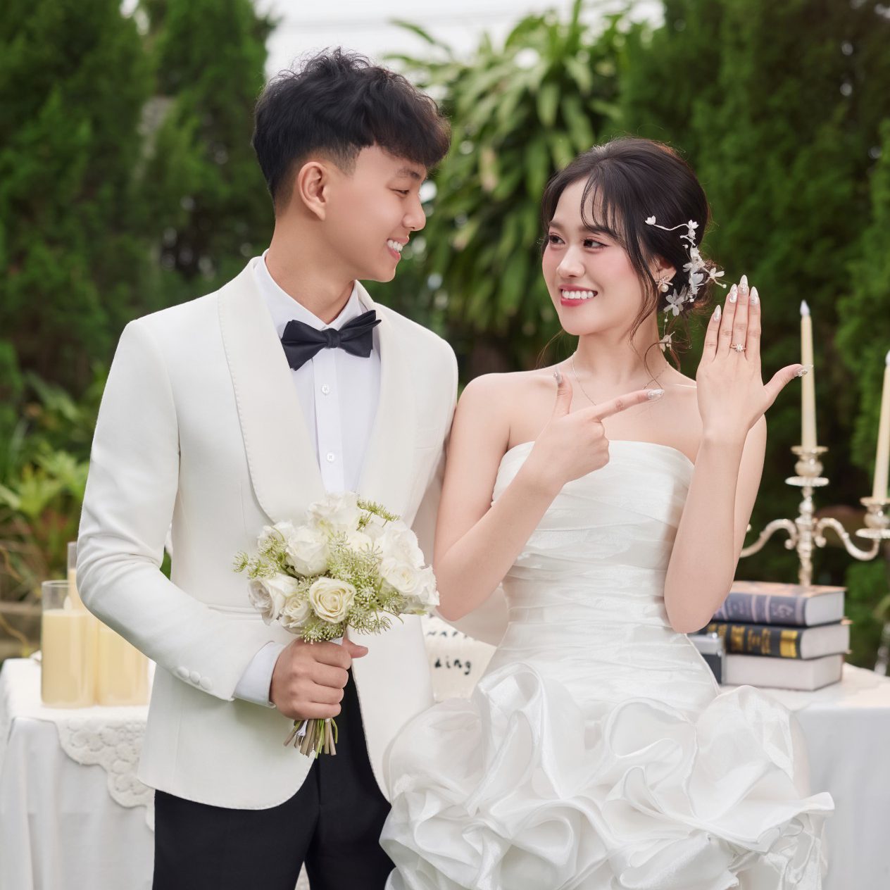 Phạm Hà & Mai Hương Thiệp Mời Cưới